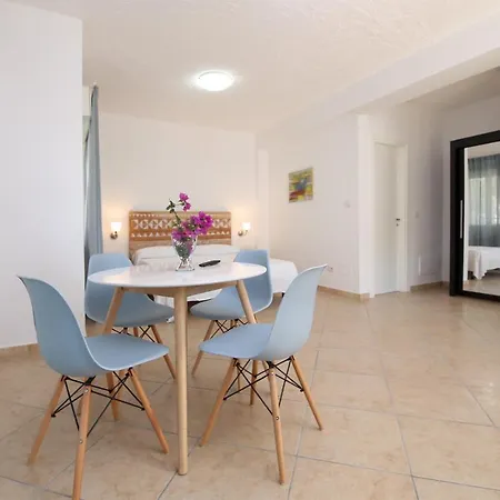 Aurora * Giardini-Naxos