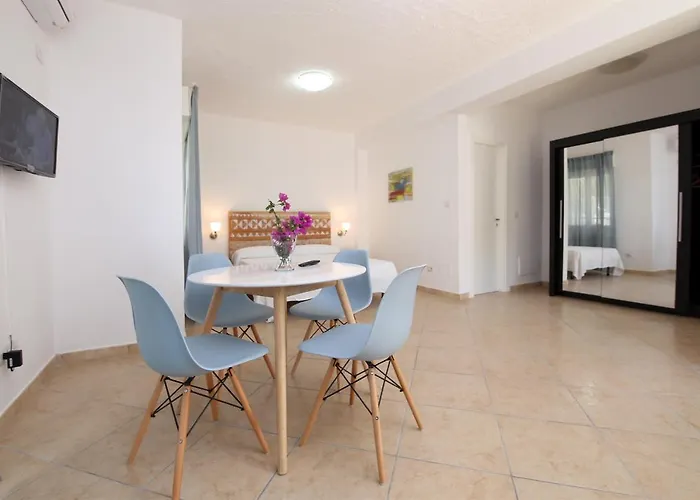 Aurora * Giardini Naxos