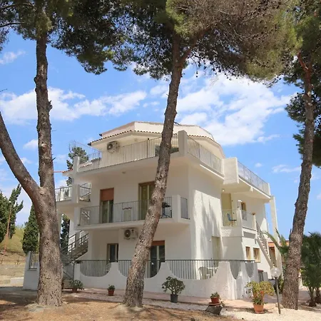 Aurora Джардини-Наксос